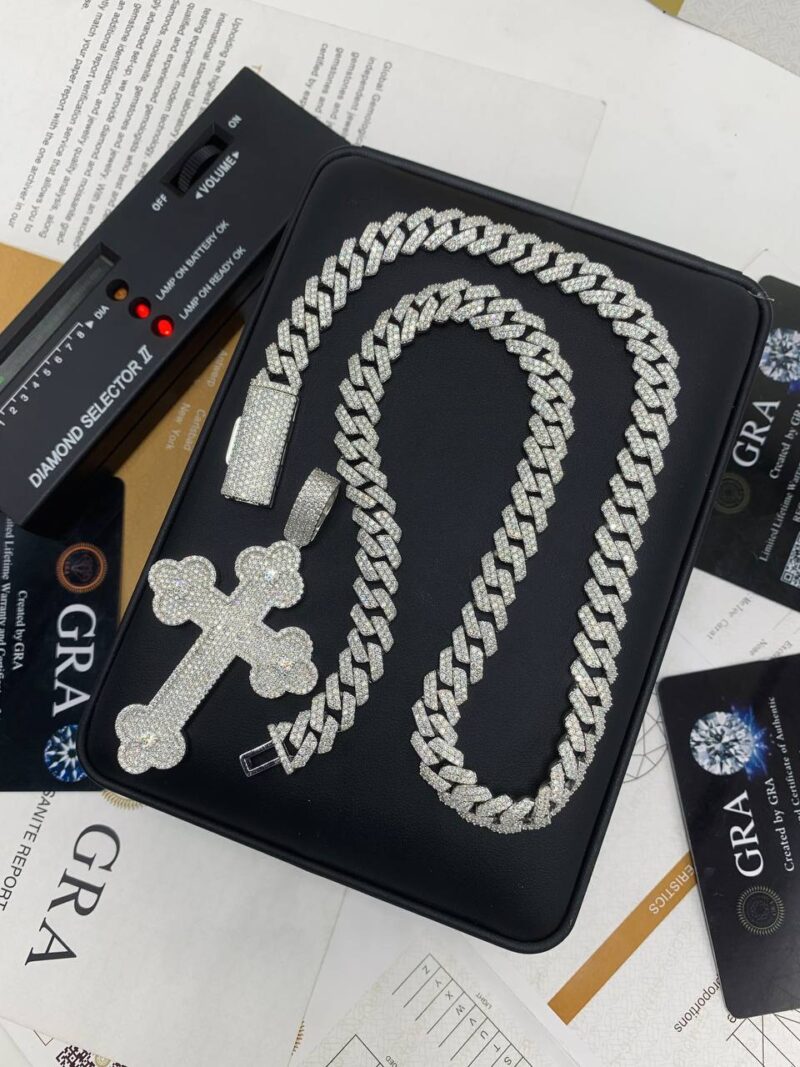 VVS Moissanite Diamond Cuban Neckchain and Flower Flake Cross Pendant